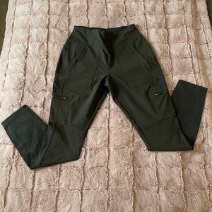 ATHLETA Headlands Hybrid Cargo Tight II Peet Green